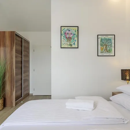 White Bed & Breakfast 3*