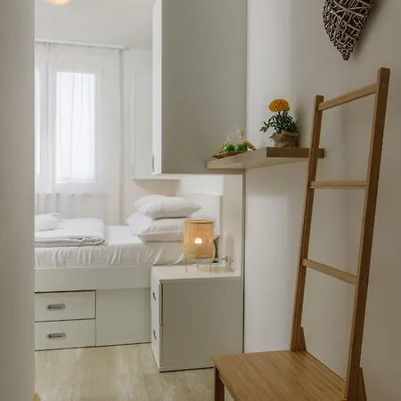 White Frühstückspension Trogir