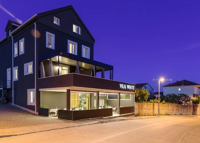 krevet i doručak White 3*