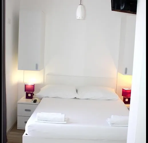 White krevet i doručak Trogir