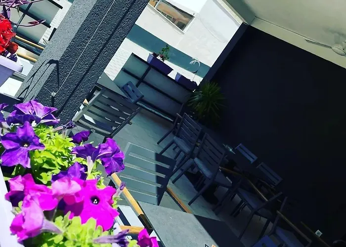 White Couette-café 3*