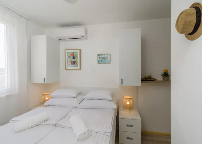 krevet i doručak White 3*