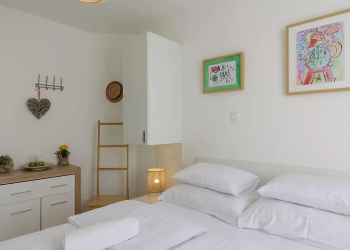 krevet i doručak White 3*