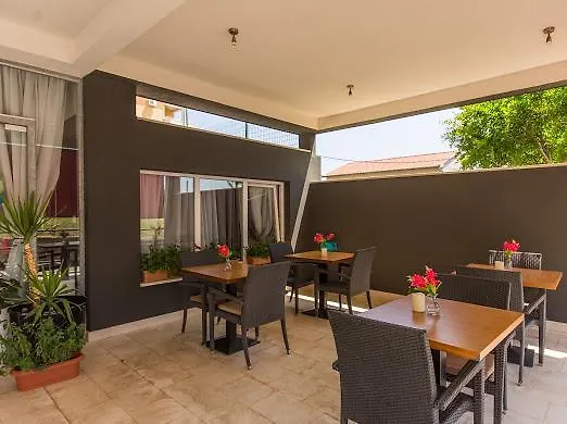 White krevet i doručak 3*