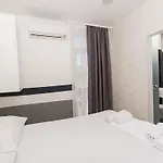 Bed & Breakfast White