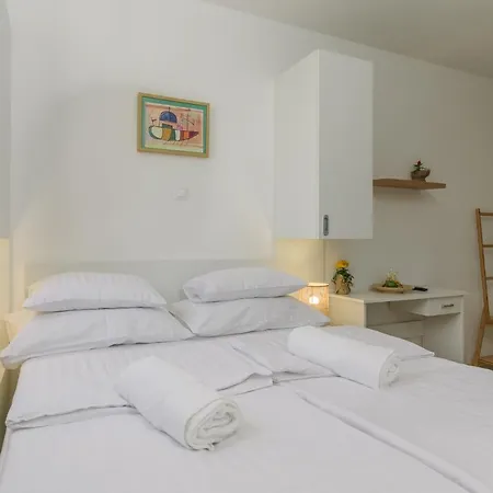 White 3*