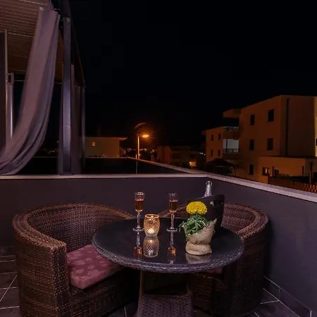 White Couette-café Trogir
