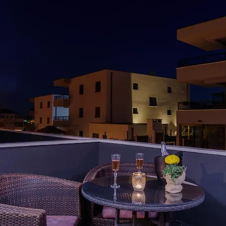 Bed & Breakfast White 3*