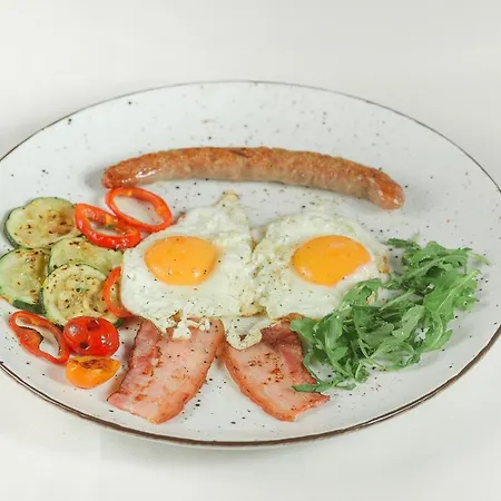 Bed & Breakfast White 3*