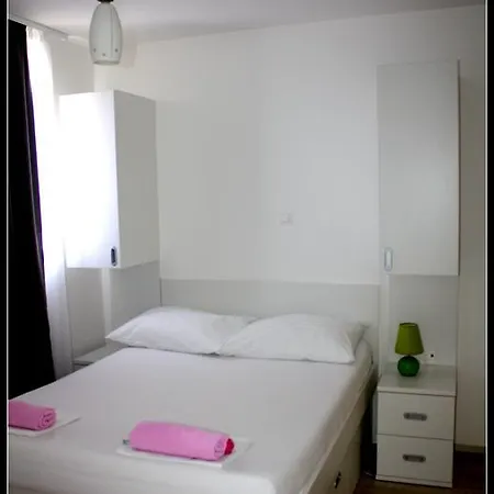 Bed & Breakfast White