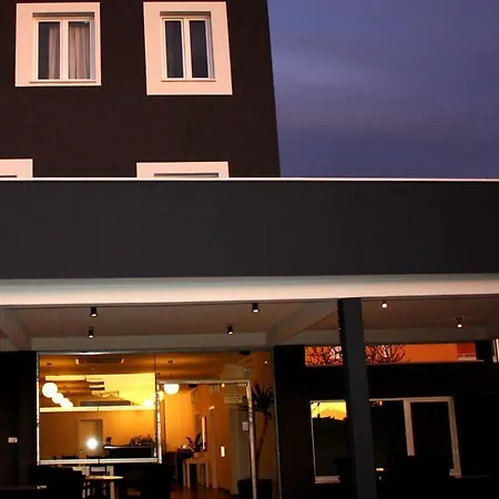 Bed & Breakfast White