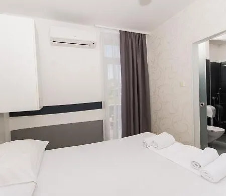 Bed & Breakfast White