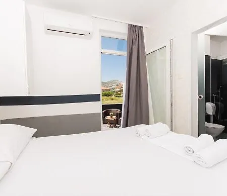 Bed & Breakfast White