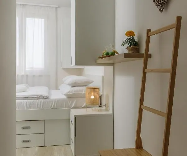 Bed & Breakfast White 3*