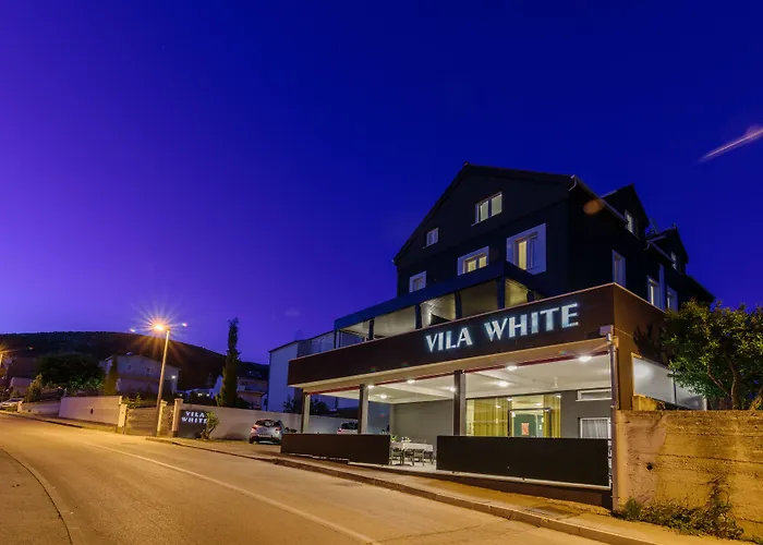 Bed & Breakfast White