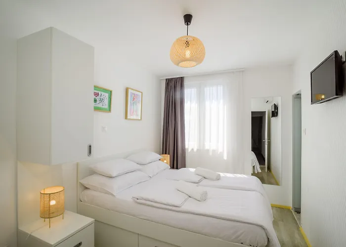 Bed & Breakfast White 3*