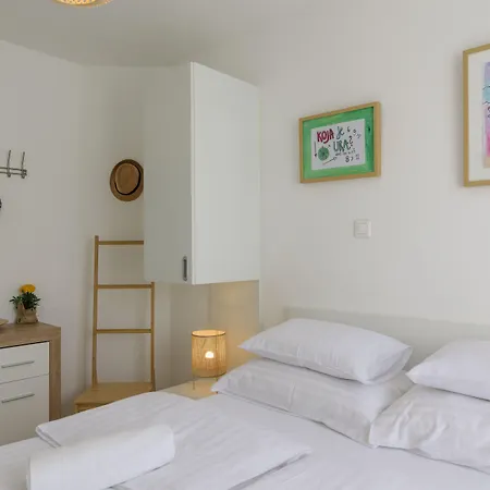 Bed and breakfast White 3*