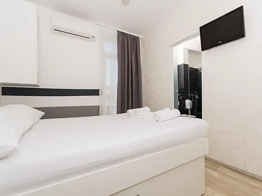 White 3*